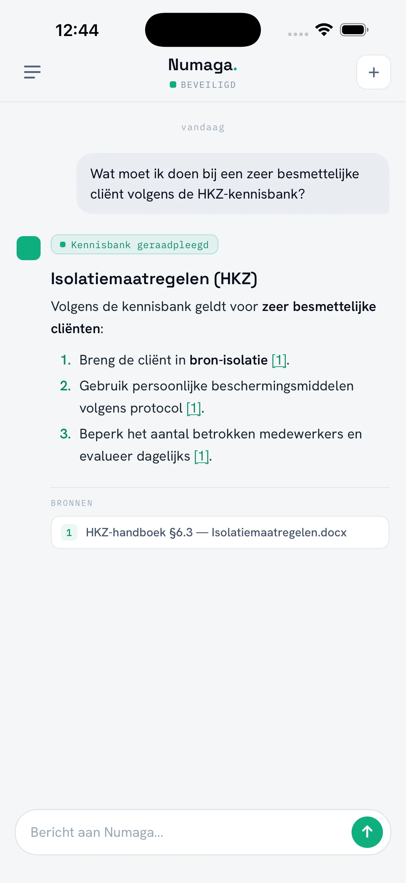 Numaga chat-app op mobiel: zorgvraag over een besmettelijke cliënt, beantwoord uit de HKZ-kennisbank met bronvermelding